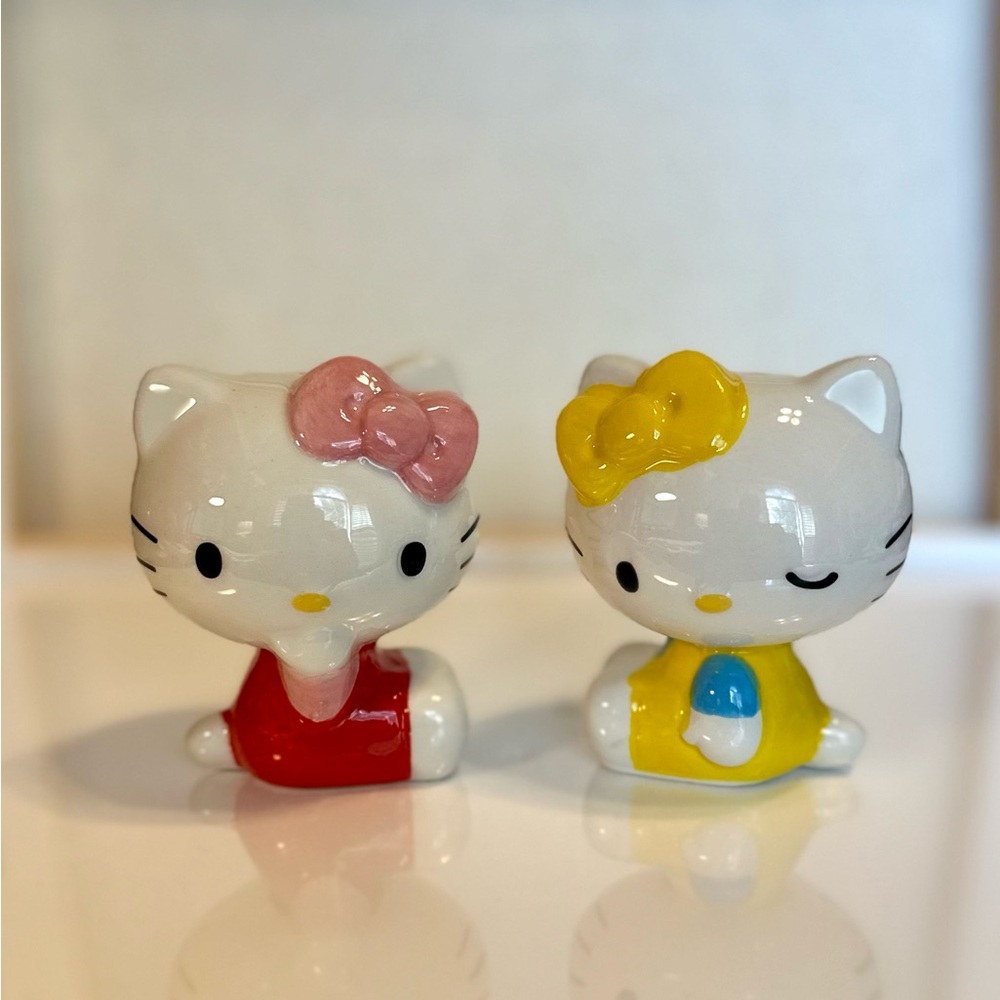 3D Hello Kitty Salt & Pepper Shakers (red & yellow) Brand New in Package.